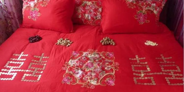 傳統(tǒng)結(jié)婚鋪床有什么講究 結(jié)婚鋪床吉祥話  第1張