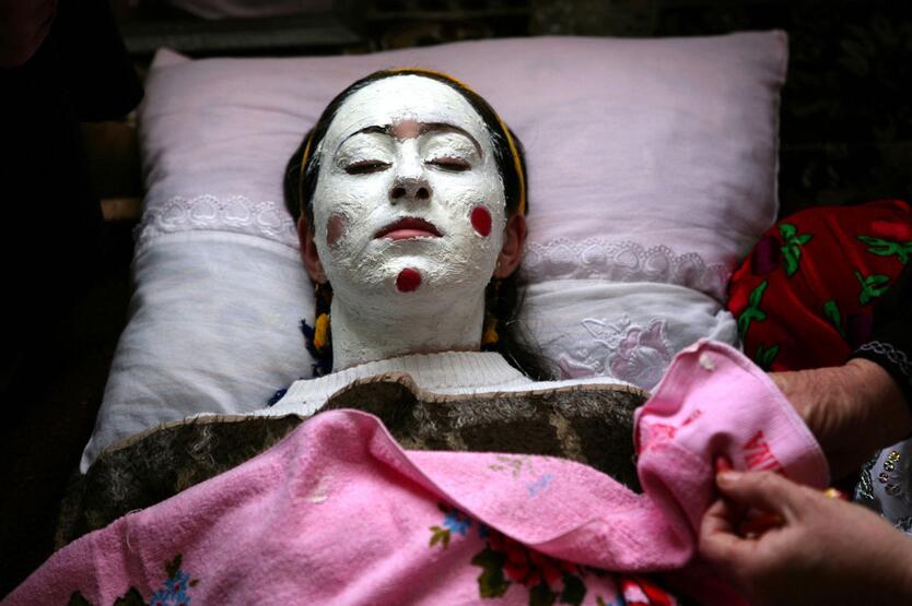 全球10個奇葩婚禮習俗，印度某些地區竟然直接去街上綁架男性做新郎！  第10張