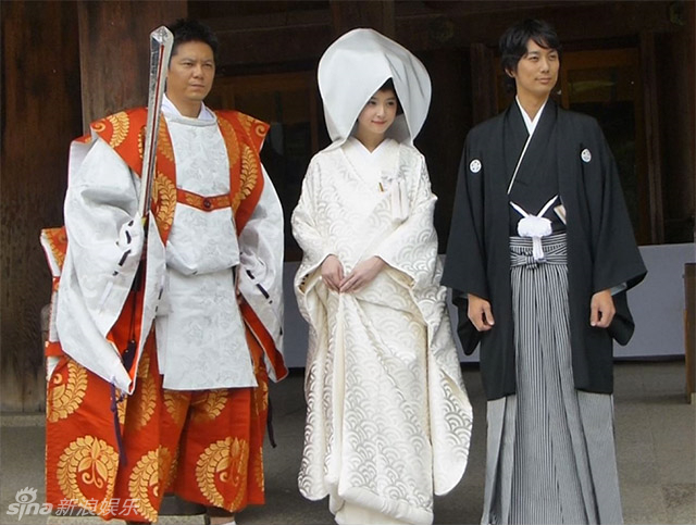 世界各國(guó)傳統(tǒng)婚禮服飾盤點(diǎn)！最驚艷的還是那一抹中國(guó)紅！  第3張