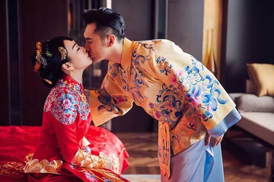 婚禮上新娘三套禮服是“標(biāo)配”，那么新郎應(yīng)該準(zhǔn)備幾套禮服呢？  第3張