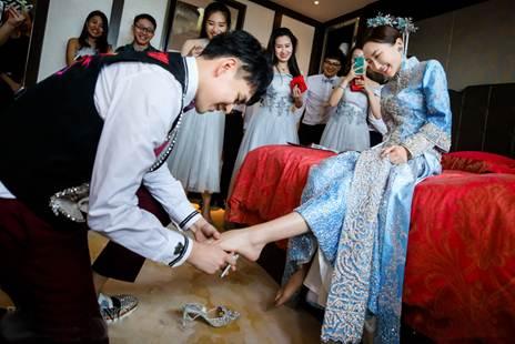 婚禮上新娘三套禮服是“標(biāo)配”，那么新郎應(yīng)該準(zhǔn)備幾套禮服呢？  第11張