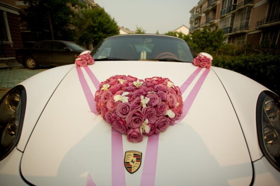 婚車裝飾如何巧妙運用鮮花，才可盡顯美觀、大氣