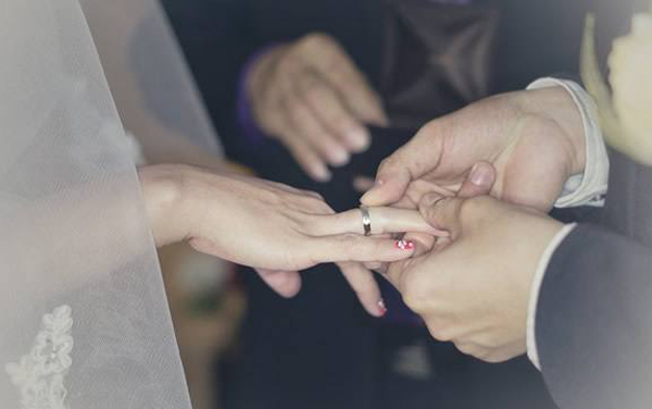 新郎新娘結婚戒指應該戴哪個手指