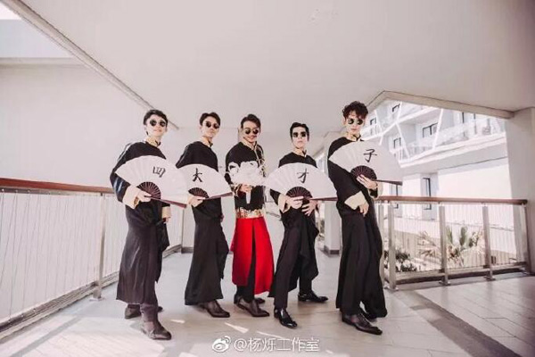 拍照不會擺pose？這些“心機道具”必須要get！  第14張