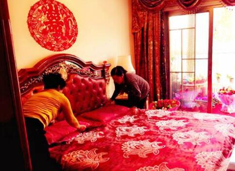 婚房布置重頭戲：誰來鋪婚床？鋪婚床竟有這么多講究！  第2張