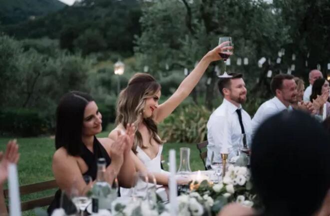 婚宴如何敬酒?婚禮上敬酒有哪些規矩你都知道嗎？  第6張