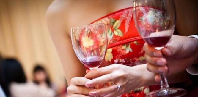 婚宴如何敬酒?婚禮上敬酒有哪些規矩你都知道嗎？  第4張