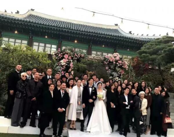 參加別的婚禮到底該穿什么？終于知道參加婚禮穿什么衣服了  第2張