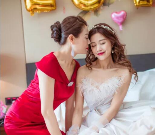 劉詩詩媽媽氣質(zhì)，韓庚媽媽優(yōu)雅！婚禮上媽媽們這樣穿真的得體又好看！  第11張