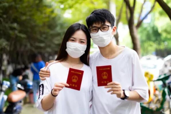 后疫情時代的520，武漢3000多對新人領證！  第2張